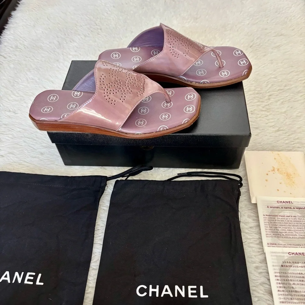 Chanel CC Logo Interlocking Purple Patent Leather Thong Sandals EU 37.5